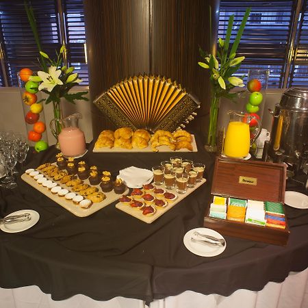 ホテル リーガル パシフィック プエルト マデロ ブエノスアイレス エクステリア 写真 A tea table