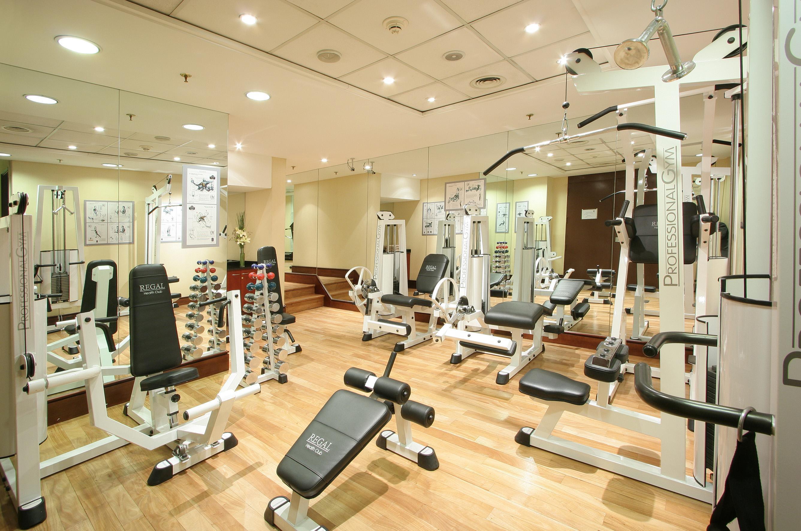 ホテル リーガル パシフィック プエルト マデロ ブエノスアイレス エクステリア 写真 A gym in a hotel