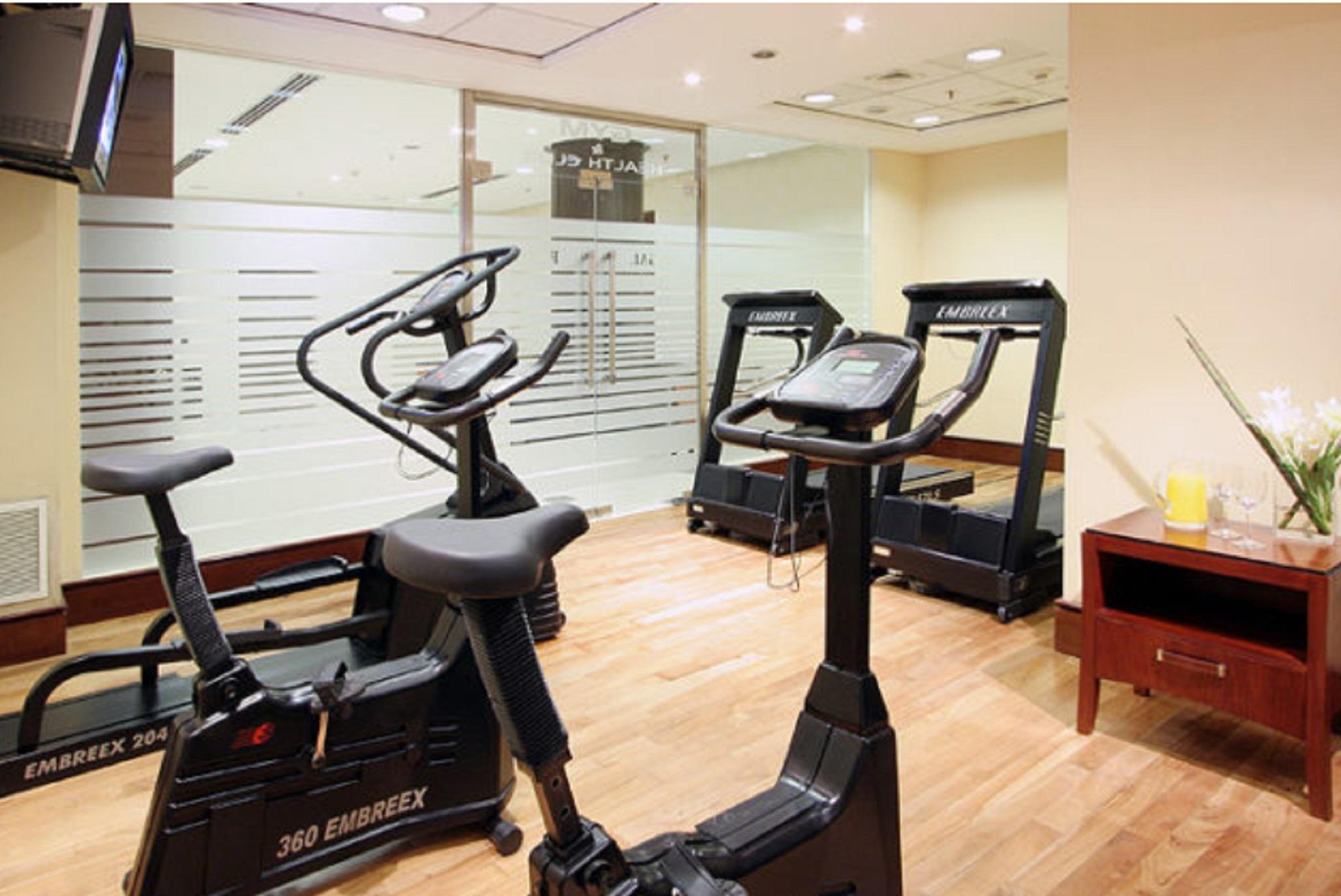 ホテル リーガル パシフィック プエルト マデロ ブエノスアイレス エクステリア 写真 The gym at the hotel