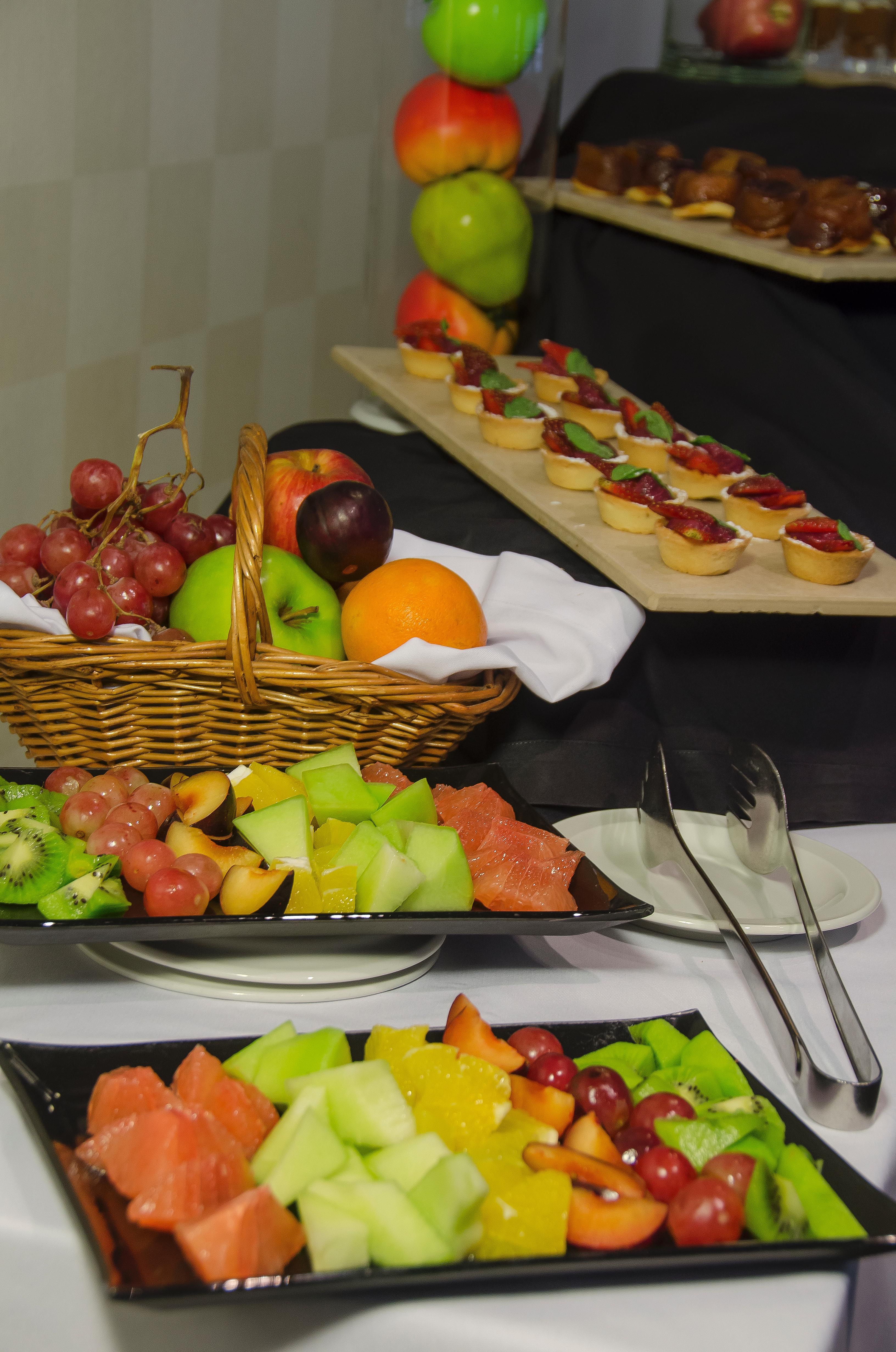 ホテル リーガル パシフィック プエルト マデロ ブエノスアイレス エクステリア 写真 Fruit and canapés