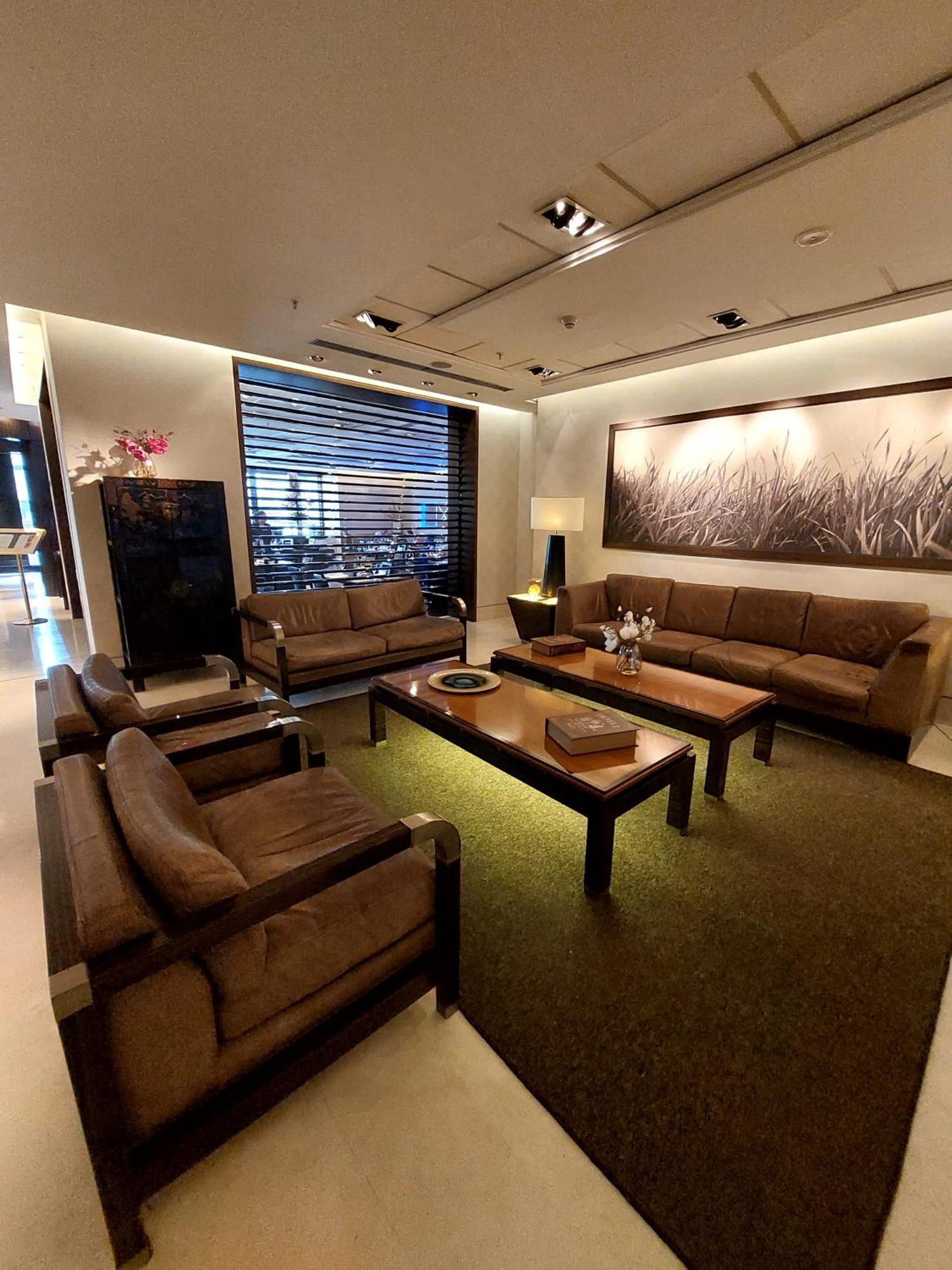 ホテル リーガル パシフィック プエルト マデロ ブエノスアイレス エクステリア 写真 The lounge at the airport