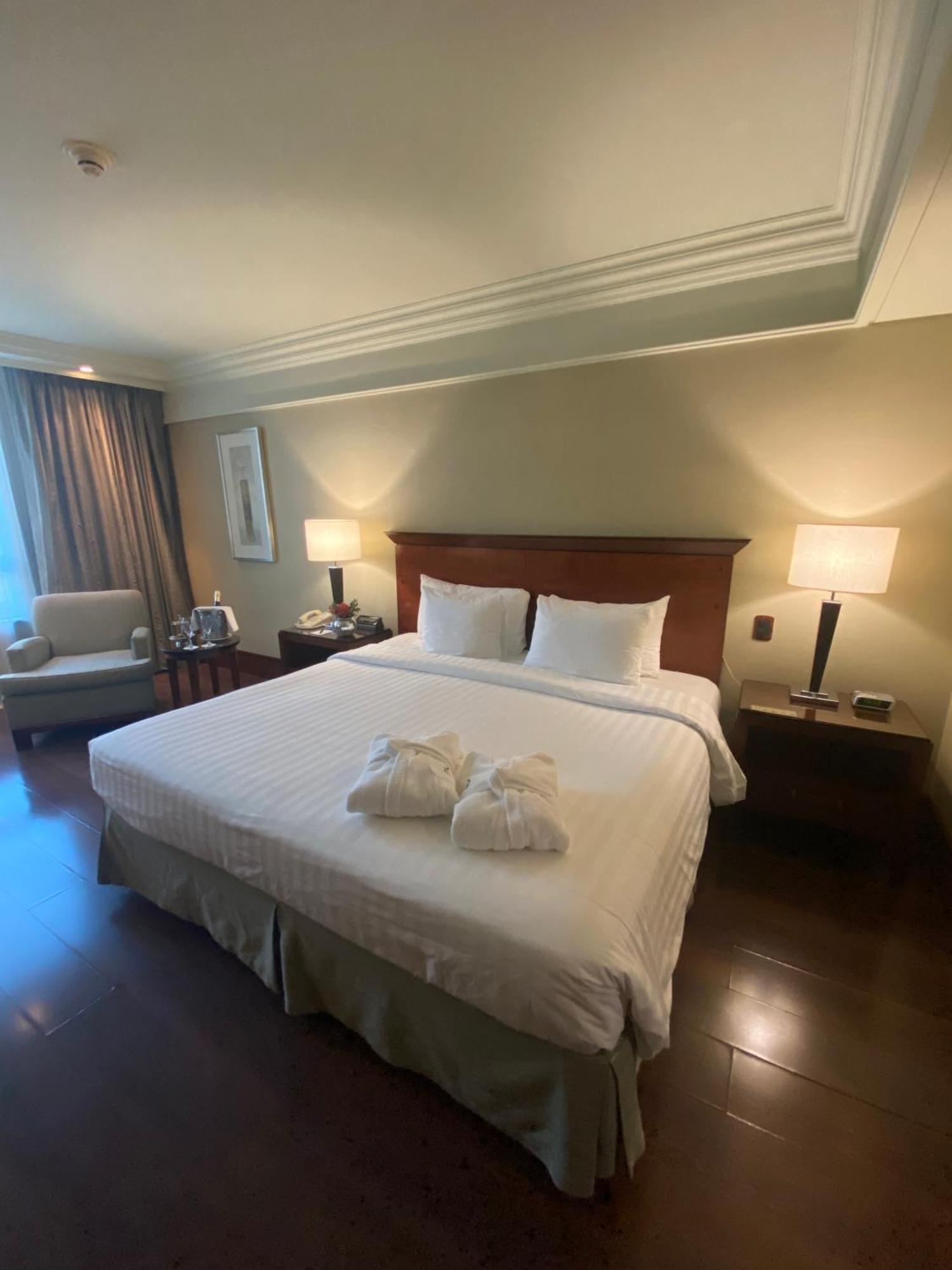 ホテル リーガル パシフィック プエルト マデロ ブエノスアイレス エクステリア 写真 A room at the hotel