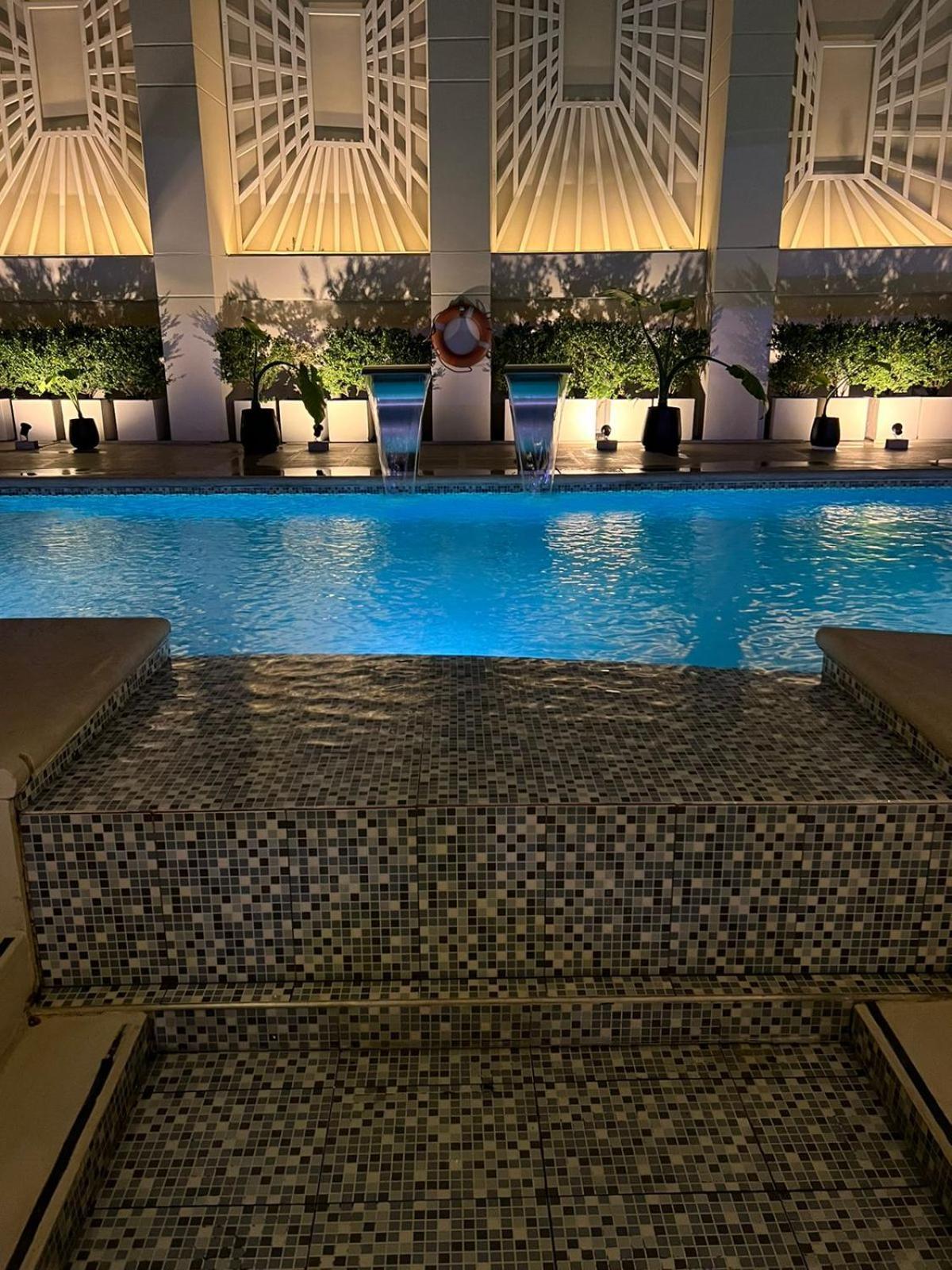 ホテル リーガル パシフィック プエルト マデロ ブエノスアイレス エクステリア 写真 The pool at the hotel