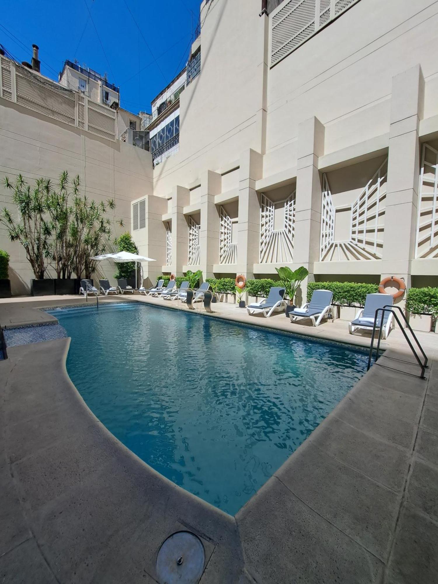 ホテル リーガル パシフィック プエルト マデロ ブエノスアイレス エクステリア 写真 The pool at the hotel