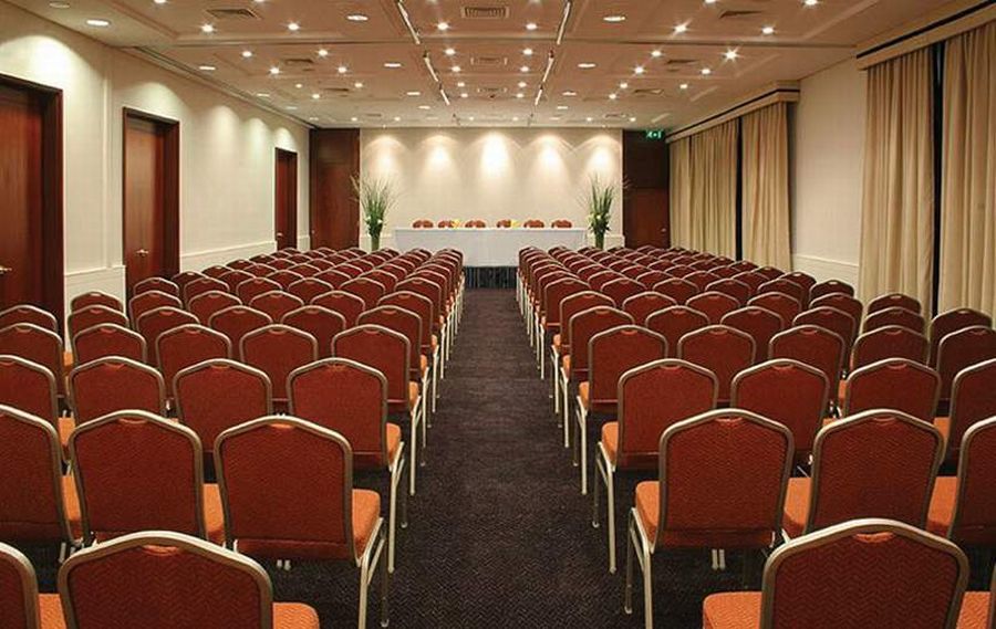 ホテル リーガル パシフィック プエルト マデロ ブエノスアイレス 設備 写真 A typical conference room
