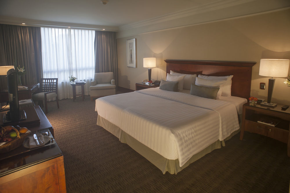 ホテル リーガル パシフィック プエルト マデロ ブエノスアイレス エクステリア 写真 A room at the hotel